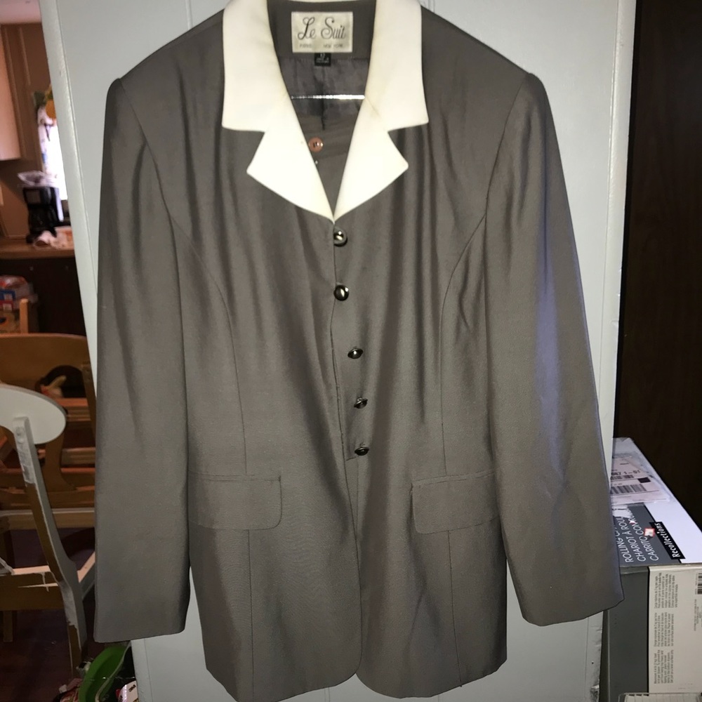 VINTAGE LE SUIT JACKET AND SKIRT. GREY SIZE 12
